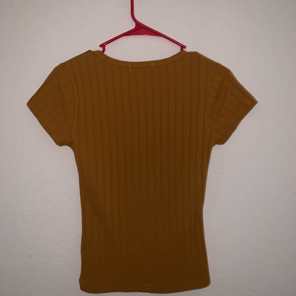 Button t-shirt - Picture 2 of 2